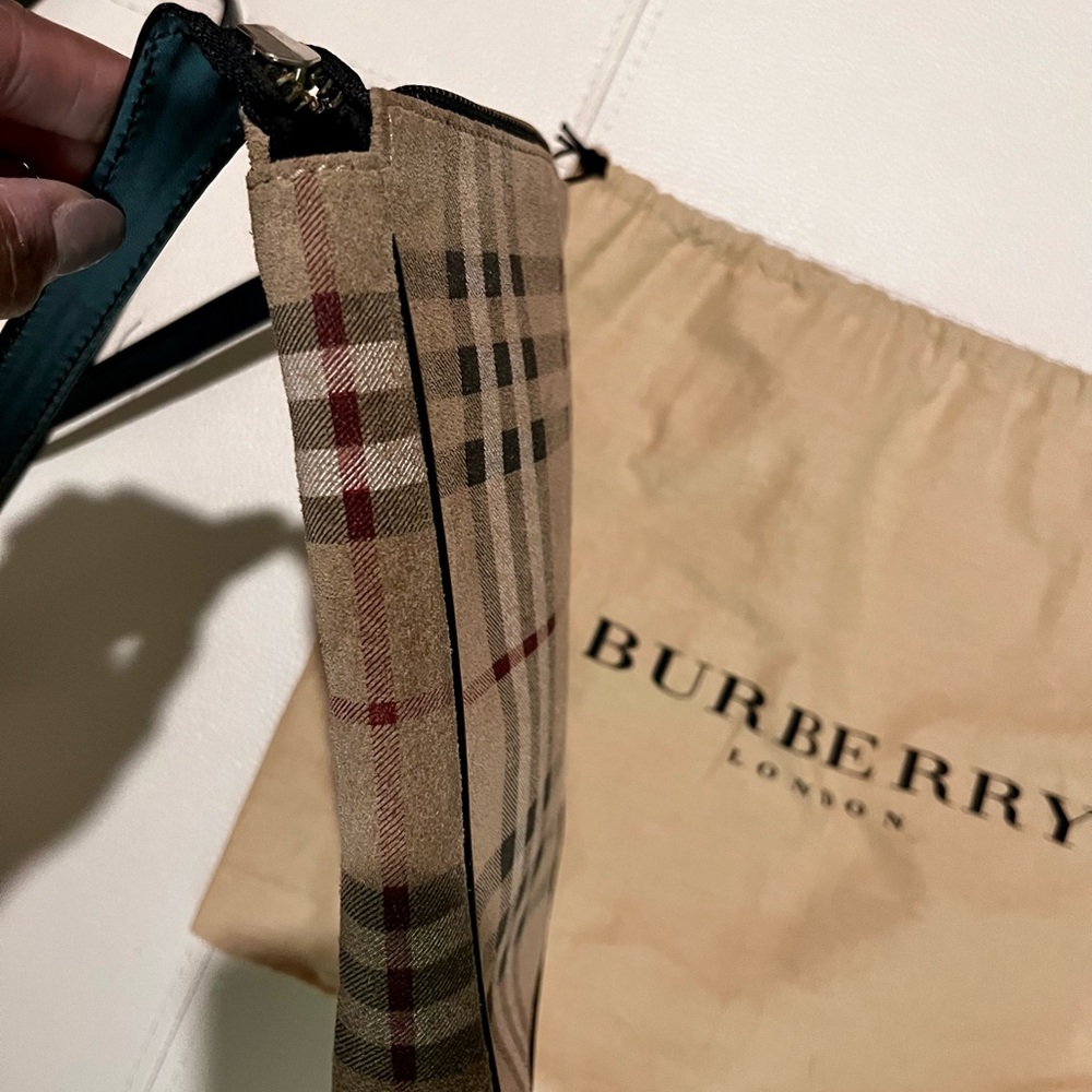 Burberry Brown Vintage Nova Check Messenger Crossbody with Black Strap - Picture 5 of 13